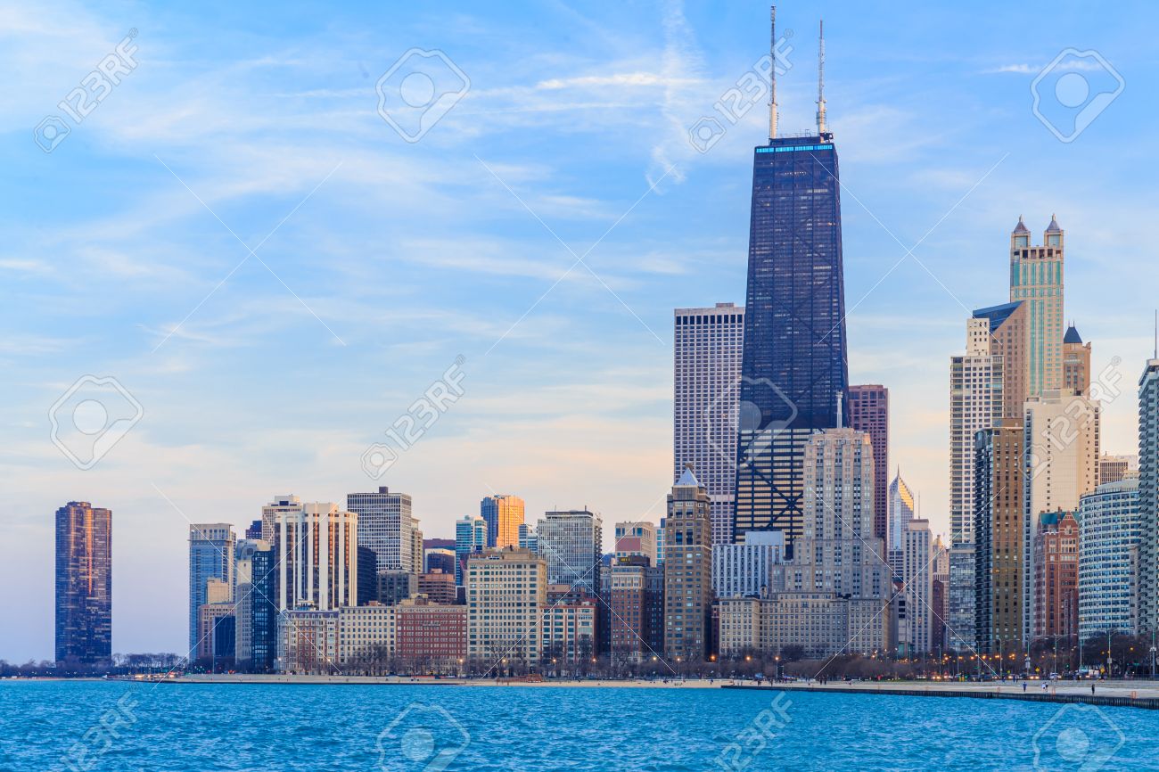 Skyline Von Chicago Chicago Skyline In Der Abenddammerung Lizenzfreie Fotos Bilder Und Stock Fotografie Image 33034147