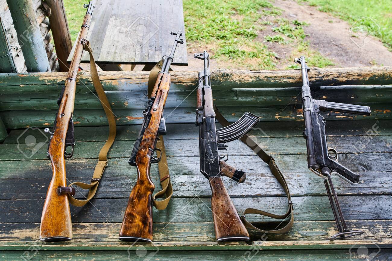 2차 세계 대전 소련과 독일 갑옷. 현대 충돌 분리주의자 총. 로열티 무료 사진, 그림, 이미지 그리고 스톡포토그래피. Image  133234030