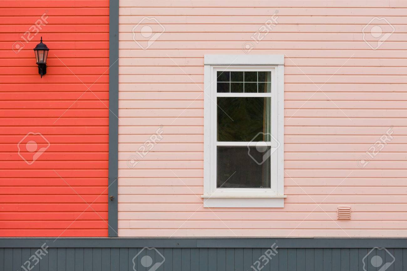 schwarze architektonische schindeln moderne architektur bunte fassade mit fenster und außenlampe als hintergrundmuster abstrakte architektur standardbild 23931731 mit und als schwarze architektonische schindeln moderne architektur bunte fassade mit fenster und außenlampe als hintergrundmuster abstrakte architektur standardbild 23931731 mit und als