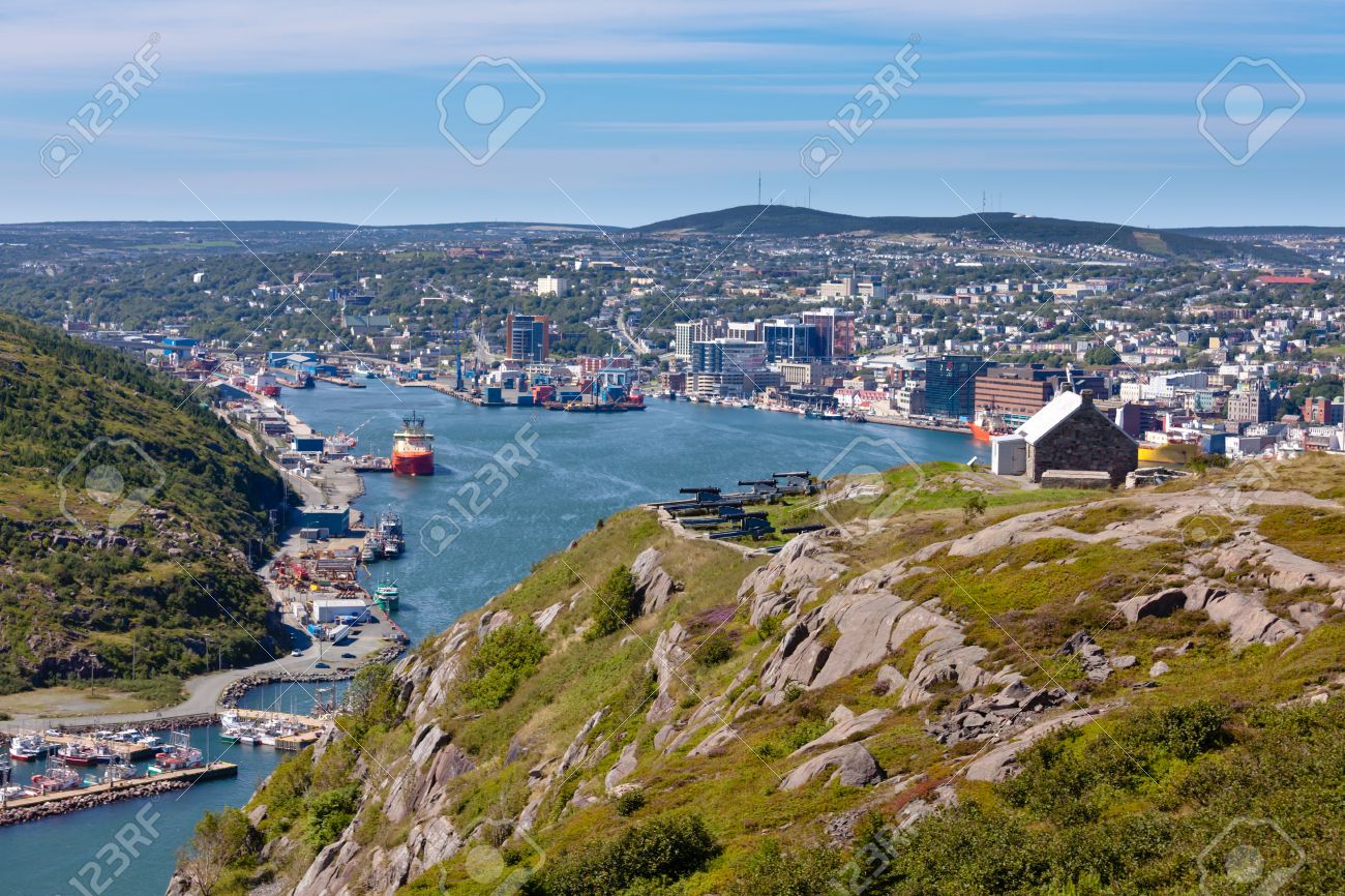 セント ジョンズ ニューファンドランド ラブラドール オランダ カナダ 港 シグナルヒルから見たダウンタウンの首都 の写真素材 画像素材 Image