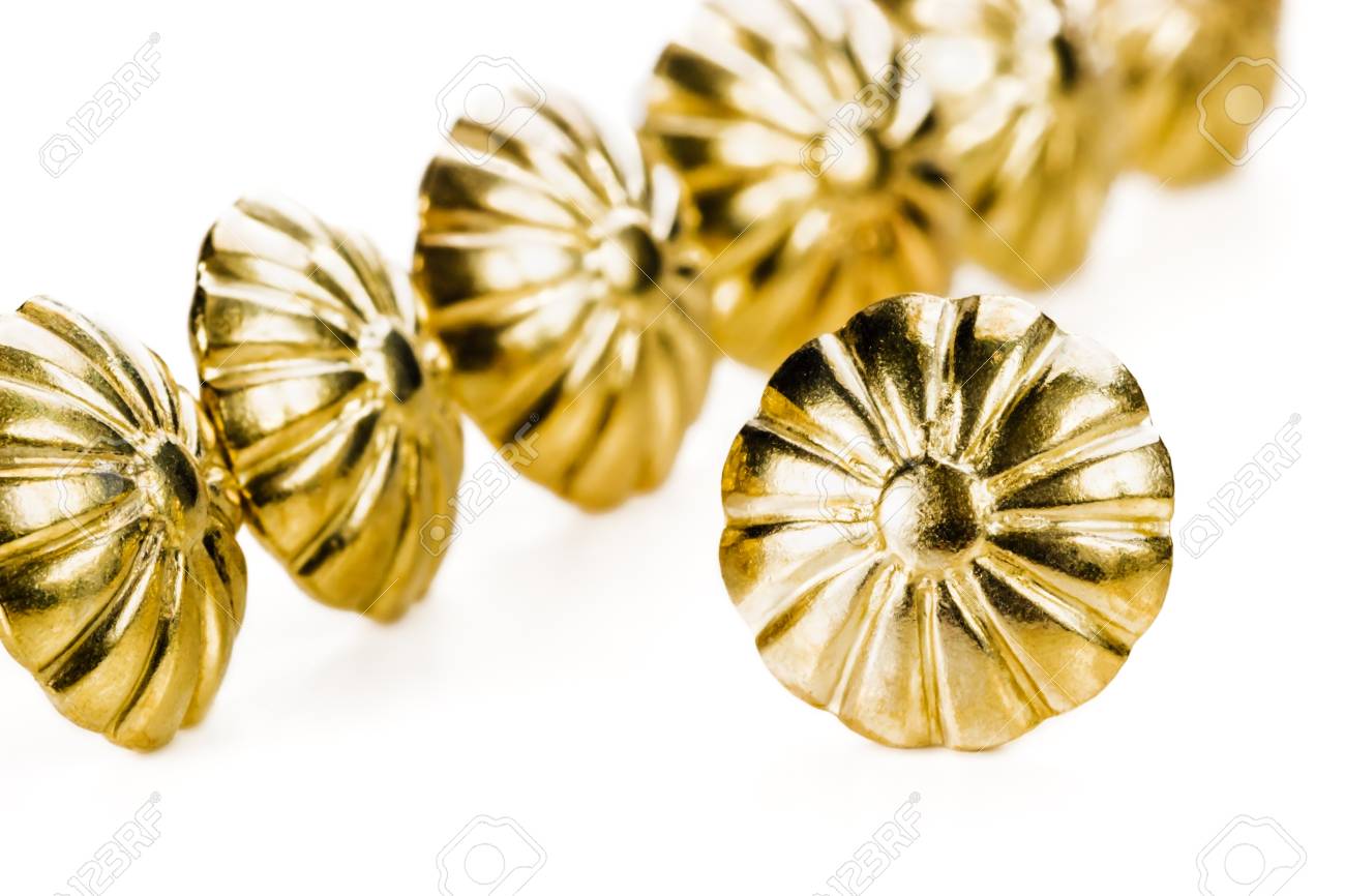 Clavos De Decorativos Para Tapicería Y Cortinas De Sobre Fondo Blanco Fotos, Retratos, Imágenes Y Fotografía De Archivo Libres De Derecho. Image 91589516.