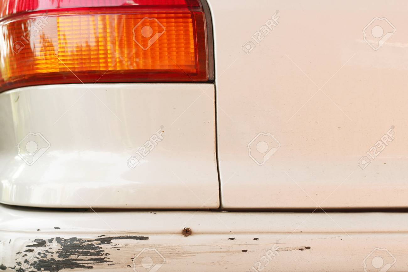 車は 塗装に深いダメージに傷があります の写真素材 画像素材 Image 車は 塗装に深いダメージに傷があります の写真素材 画像素材 Image