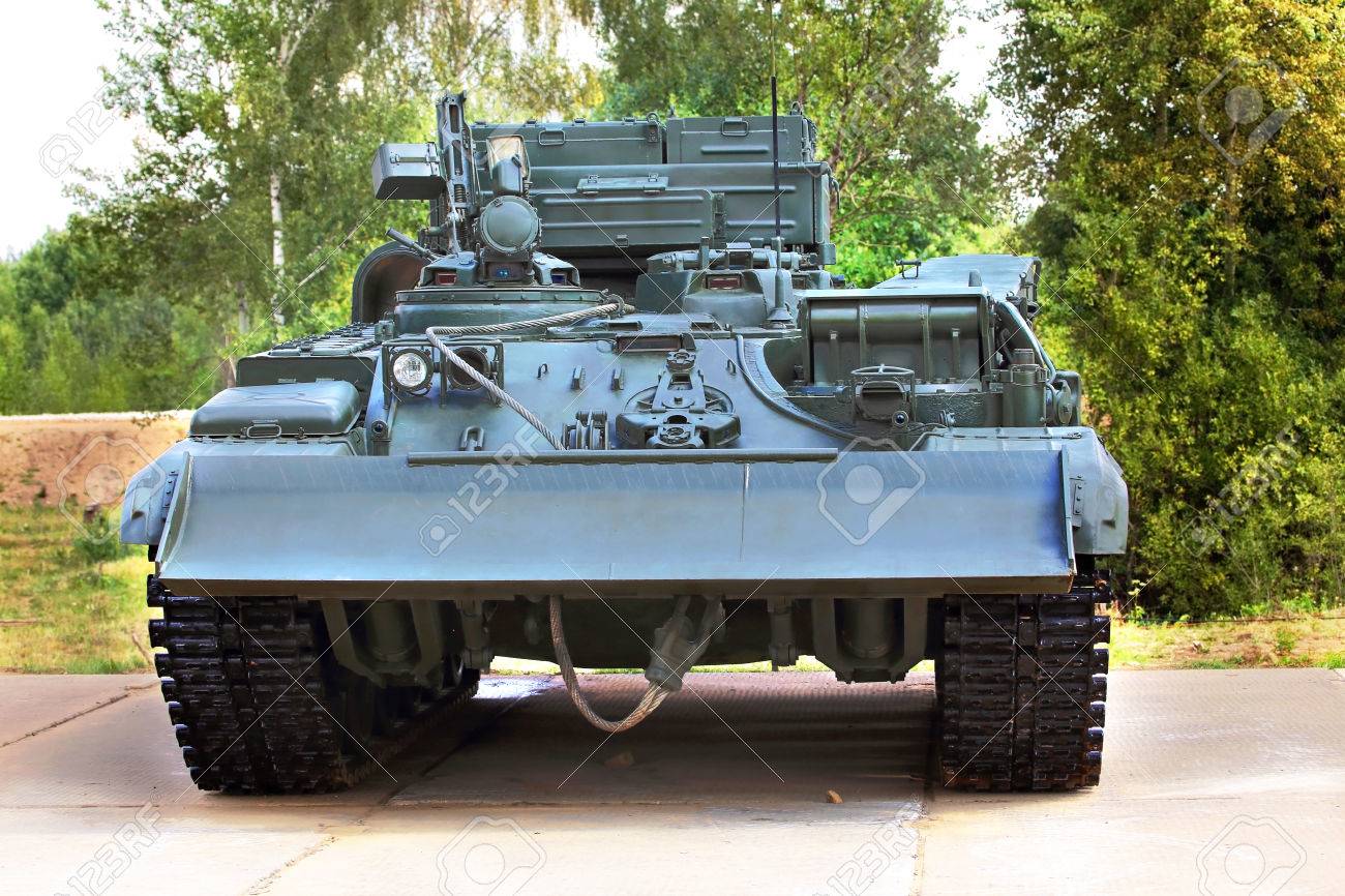 テクニカル サポート タンク ユニットの装甲修理回収車 の写真素材 画像素材 Image