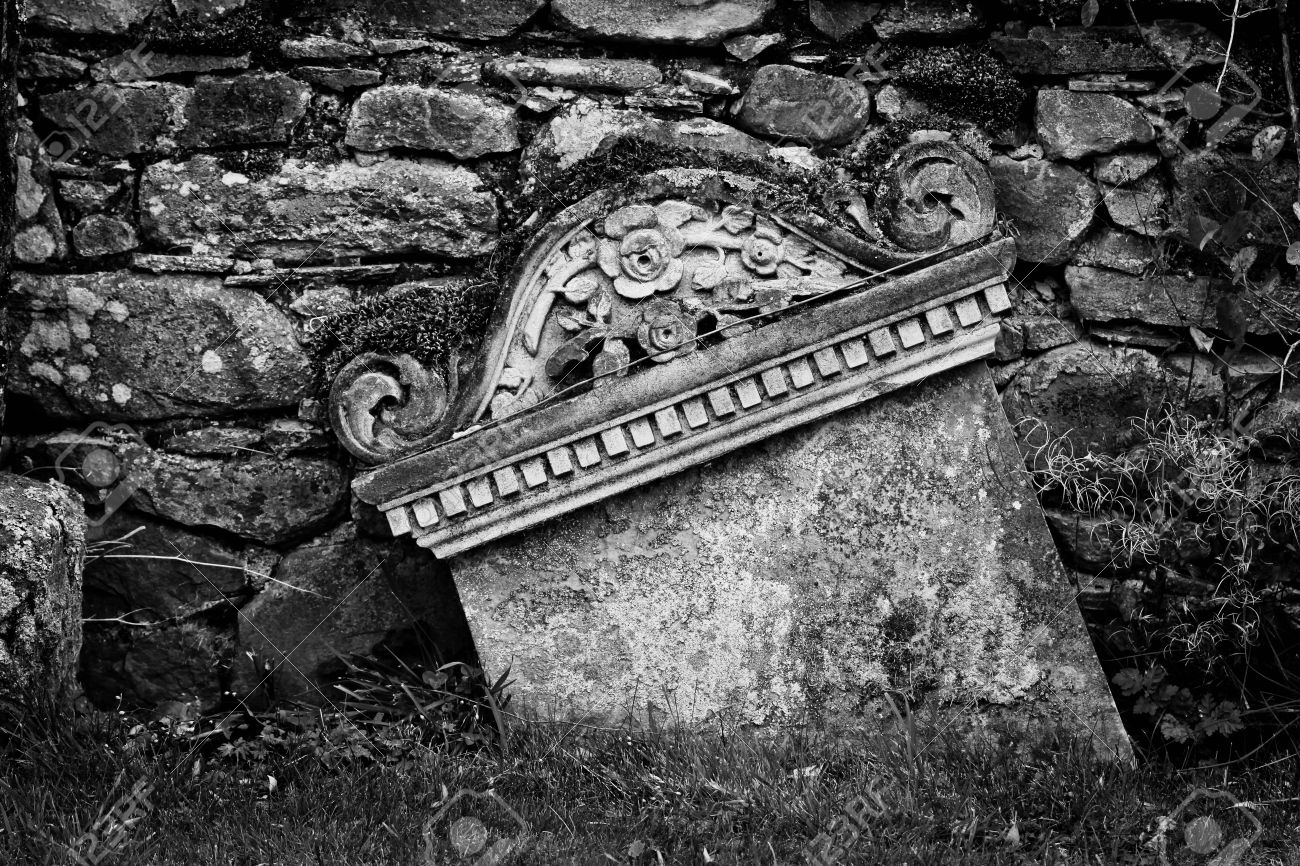 Detail D Une Tombe Dans Un Cimetiere En Noir Et Blanc Banque D Images Et Photos Libres De Droits Image
