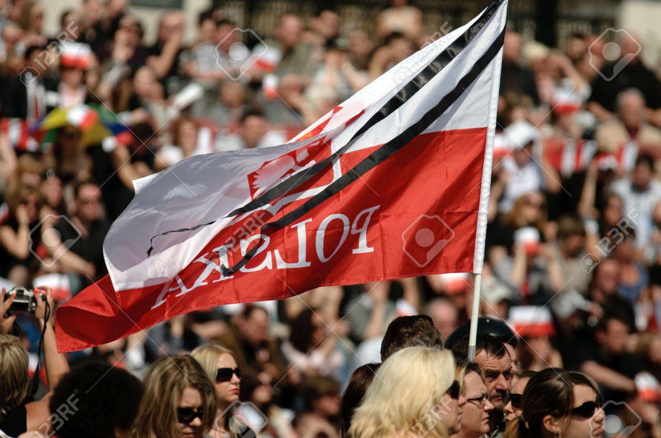 4 月 18 日 ロンドン ポーランドがポーランド大統領レフ カチンスキ大統領が亡くなった彼の妻マリア同スモレンスク近くの飛行機墜落事故の犠牲者を悼みます 10 年 4 月 18 日 英国ロンドンで 多くのポーランド人の London Ph のトラファルガー正方に共通する の