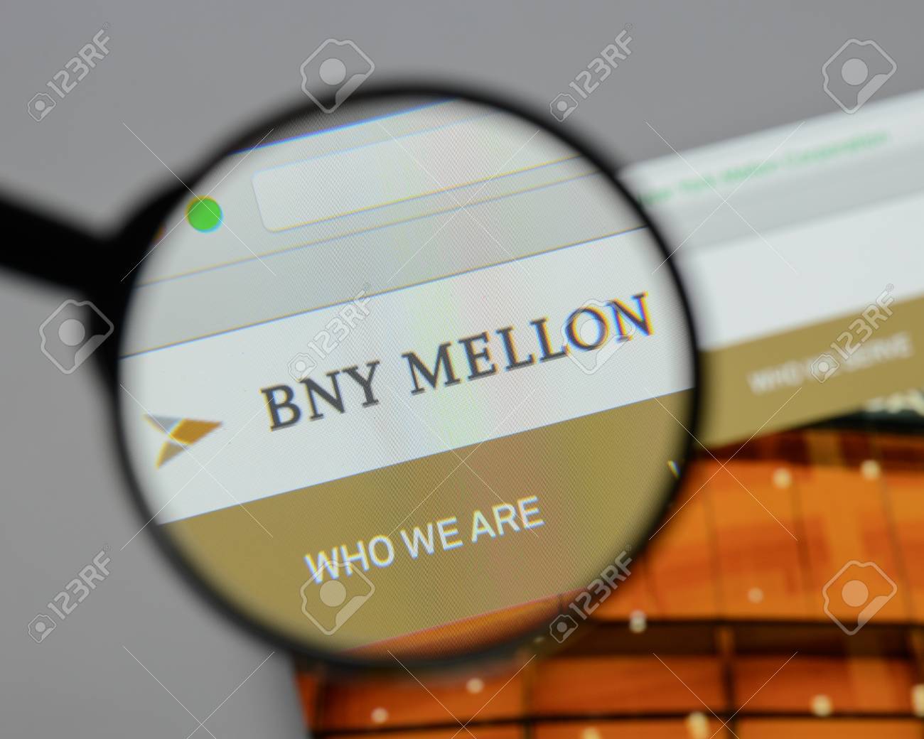 ミラノ、イタリア - 8月10、2017:ウェブサイトのホームページ上のニューヨークメロン銀行のロゴ。の写真素材・画像素材 Image 93352273