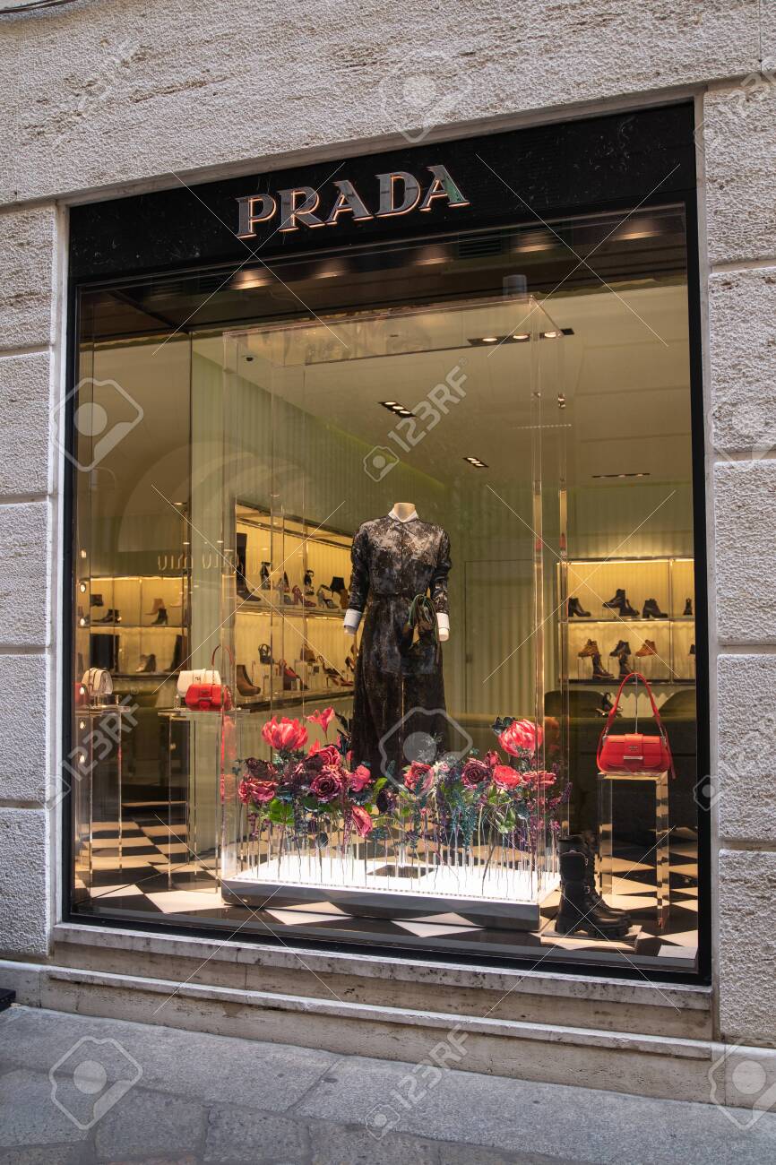 prada montenapoleone