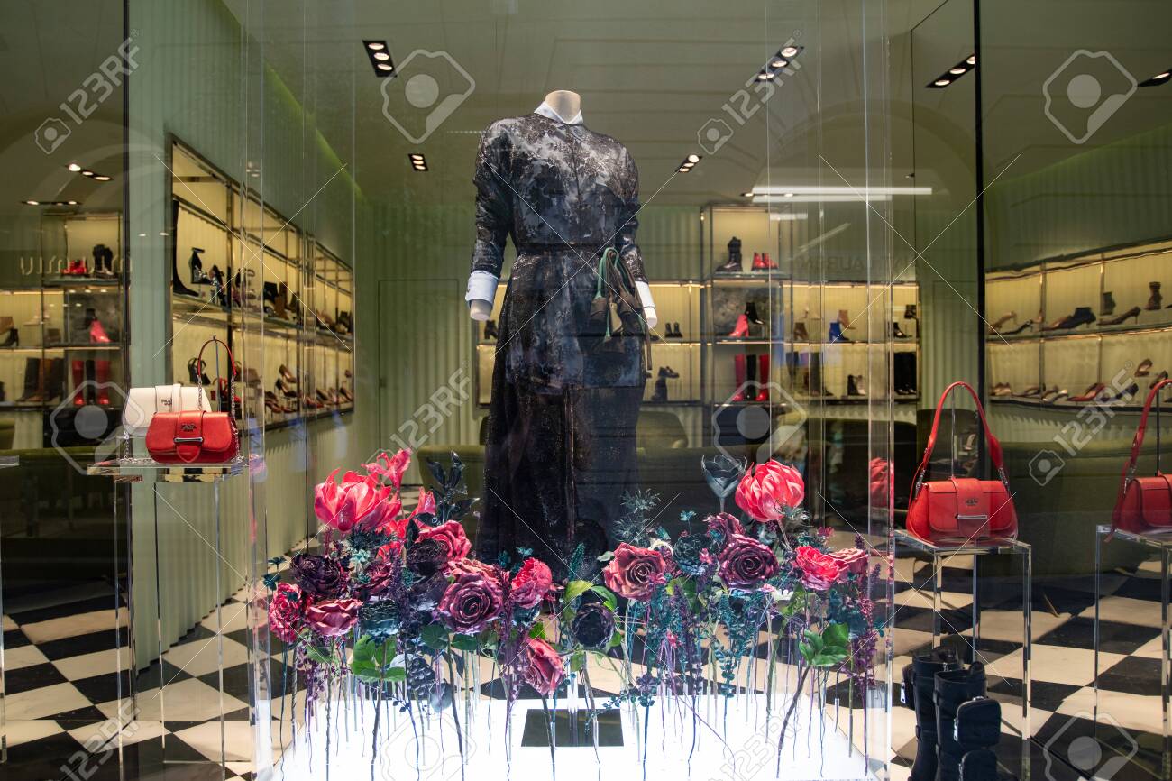 prada montenapoleone