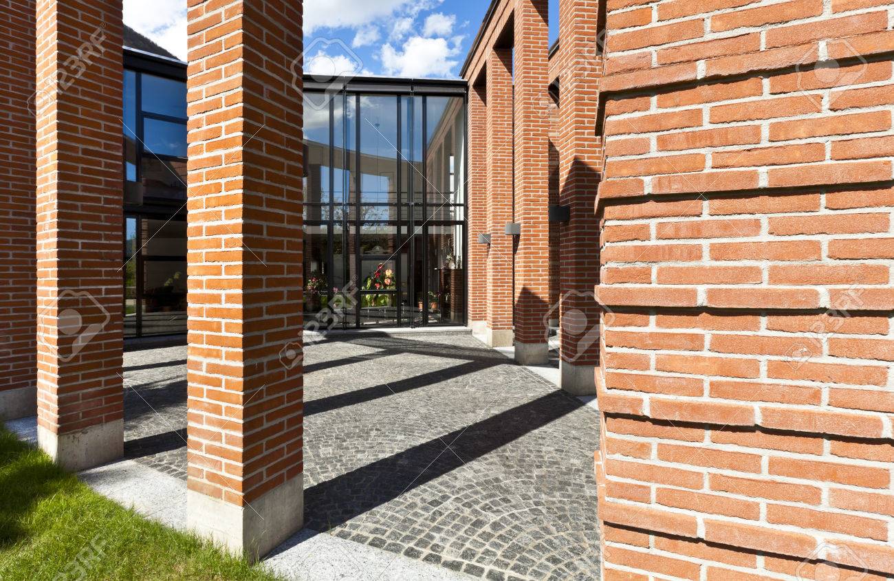 Moderne Ziegel Haus Terrasse Mit Saulen Lizenzfreie Fotos Bilder