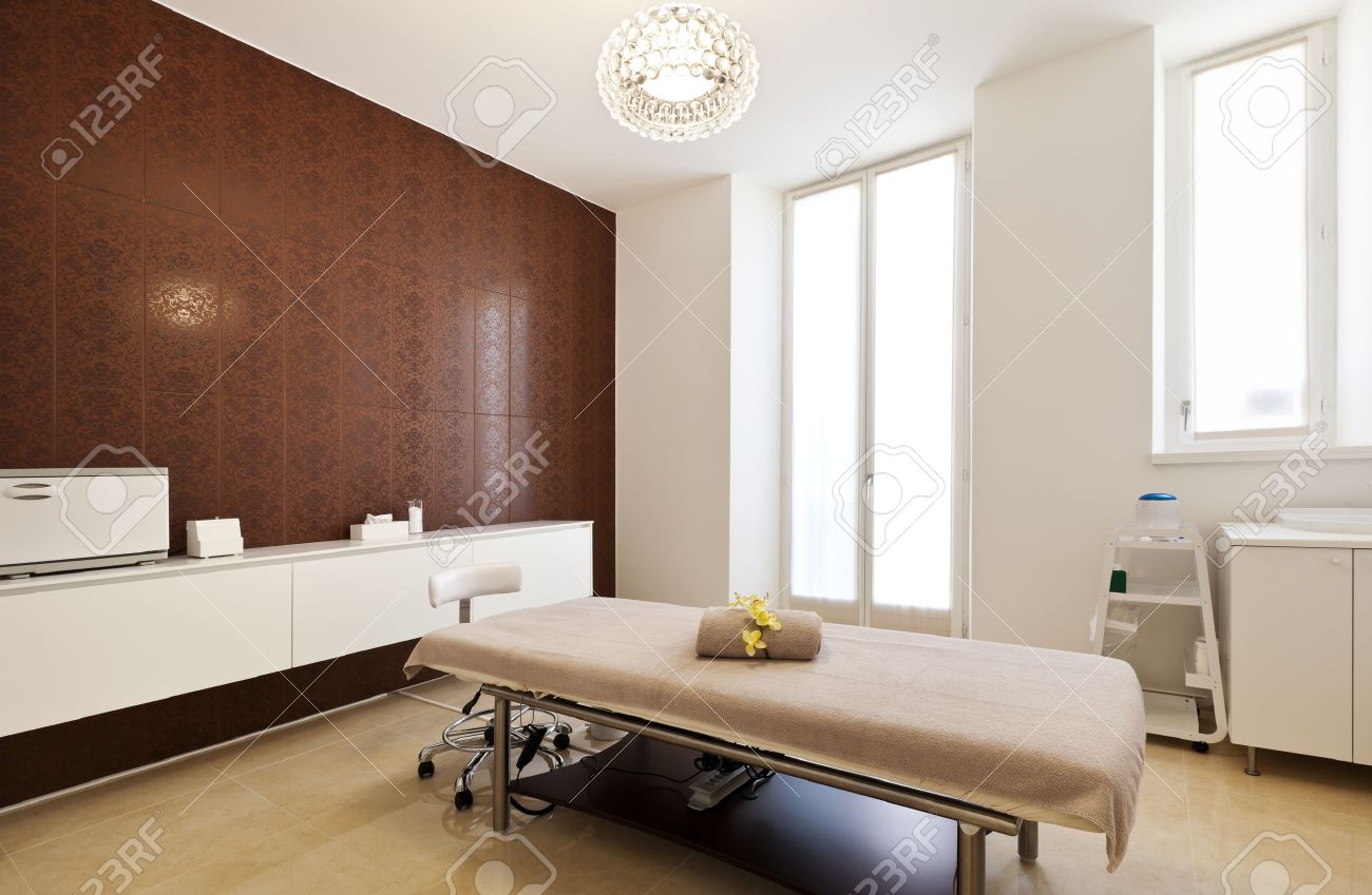 Int Rieur De La Salle De Massage Dans Un Salon De Spa Banque D Int Rieur De La Salle De Massage Dans Un Salon De Spa Banque D