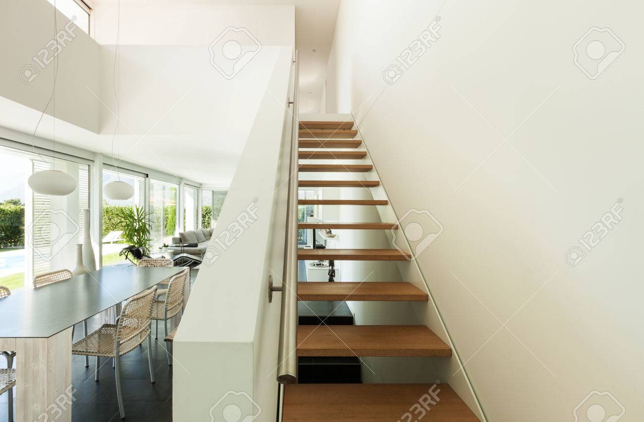 Moderne villa inneneinrichtung treppenhaus ansicht lizenzfreie bilder 28488862