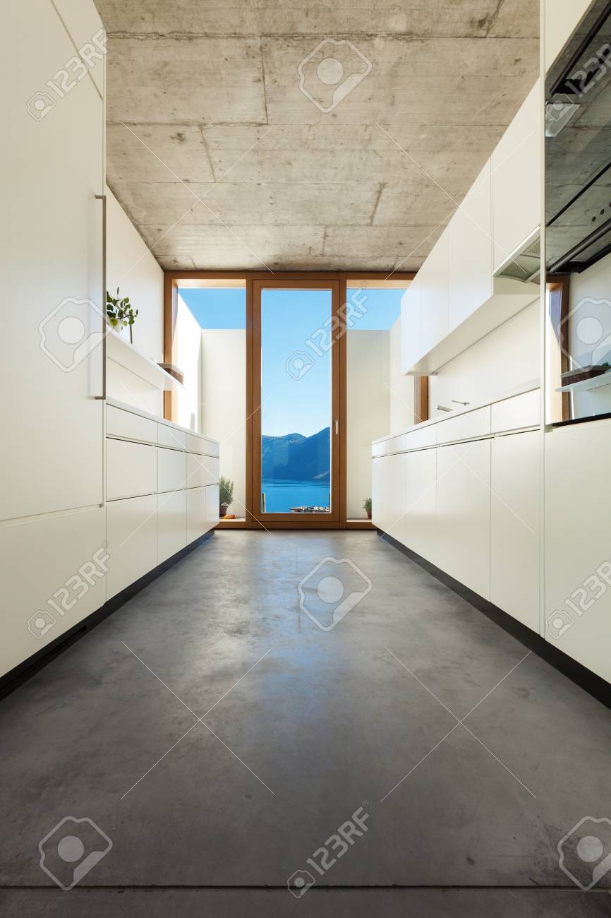 Schönes Modernes Haus Im Kleber, Interieurs, Weißen Küche ... Schönes Modernes Haus Im Kleber, Interieurs, Weißen Küche ...