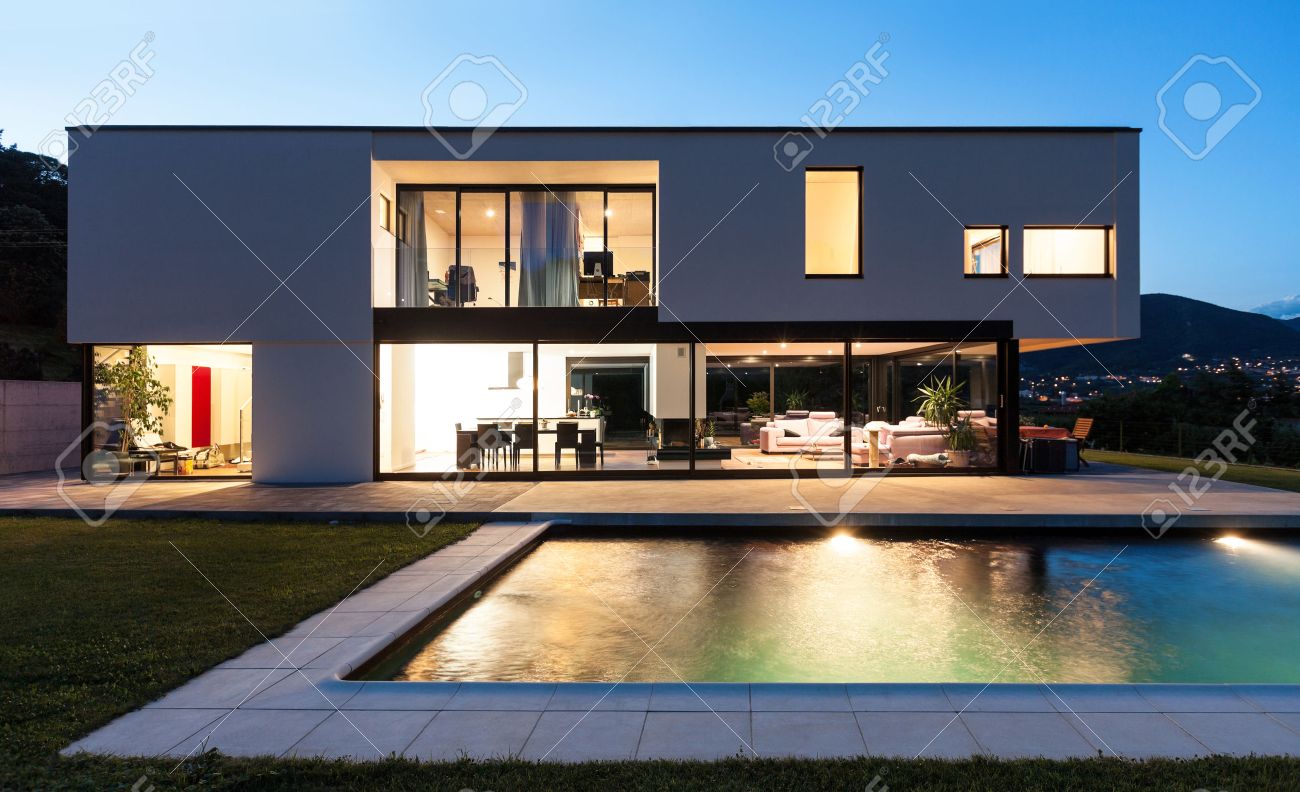 Villa Moderne Avec Piscine Scène De Nuit Banque Dimages Et Photos