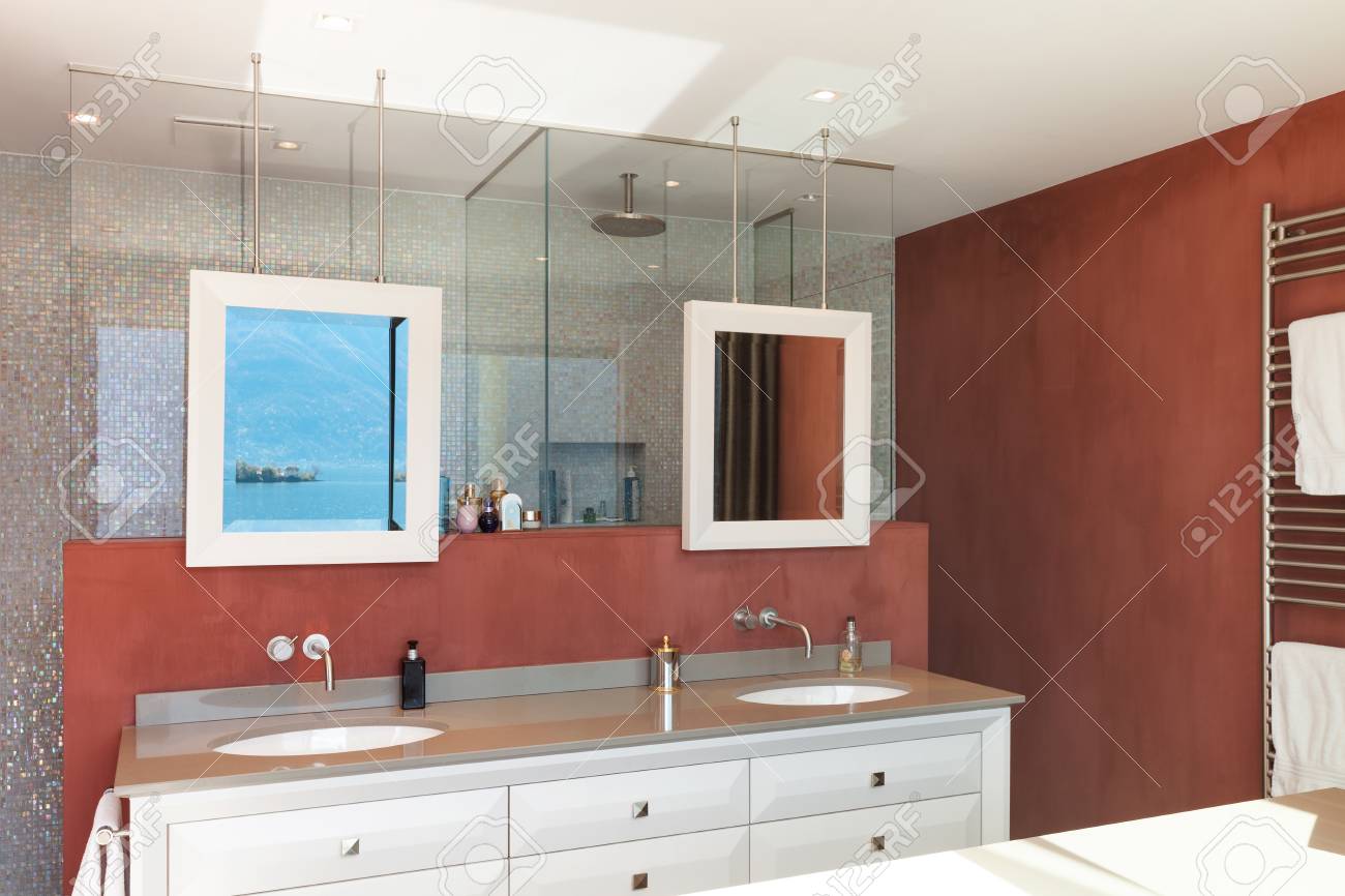 Interni, Bellissimo Appartamento Moderno, Comodo Bagno Foto Royalty ... Interni, Bellissimo Appartamento Moderno, Comodo Bagno Foto Royalty ...