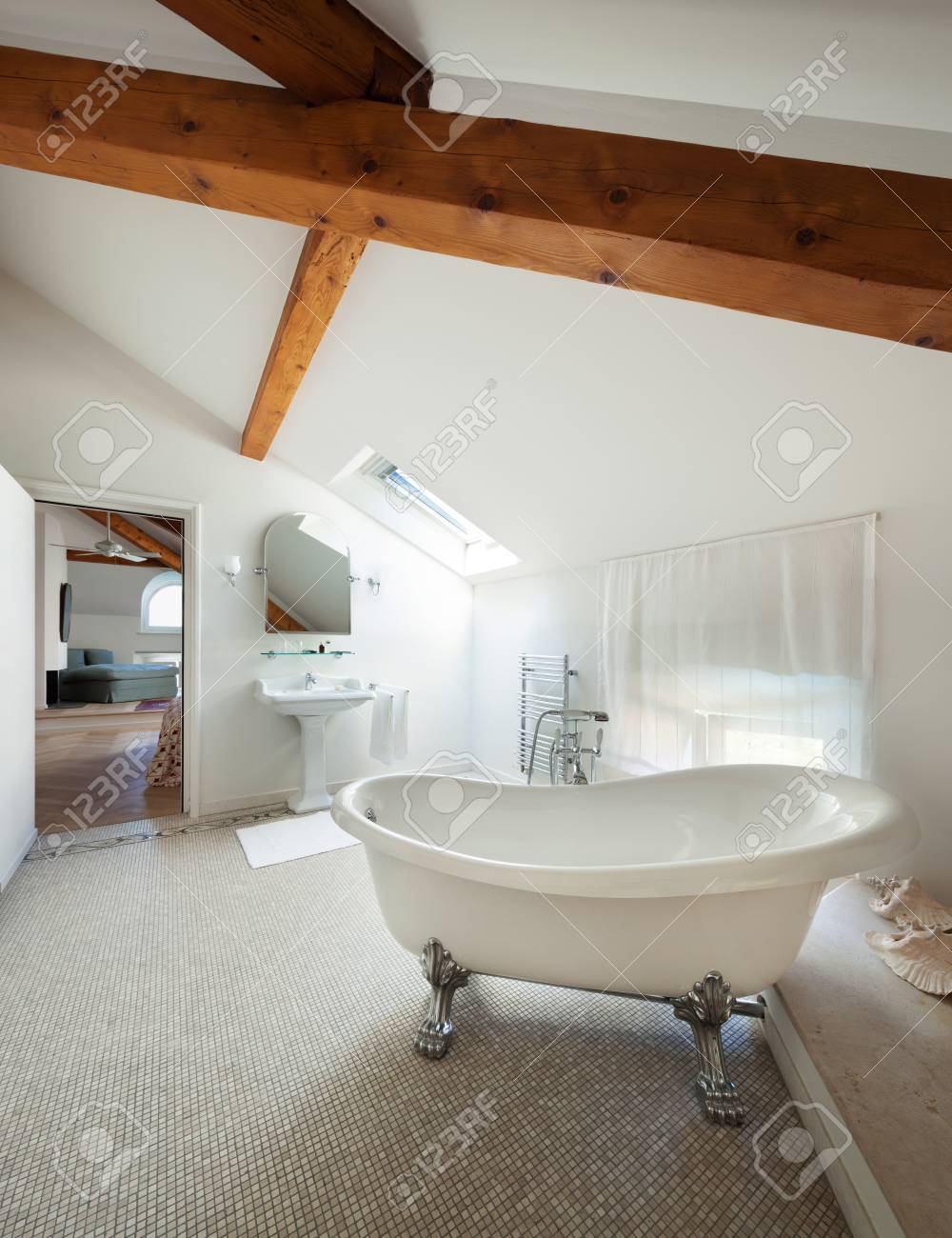 Int Rieur D Une Maison De Ma Tre Salle De Bains Classique De Luxe Salle De Bain Classique Blanche ~ Int Rieur D Une Maison De Ma Tre Salle De Bains Classique De Luxe