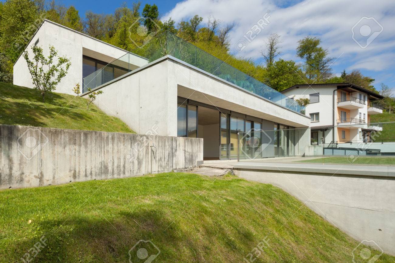 Aussenansicht Eines Modernen Architektur Beton Haus Mit Grunem Rasen Lizenzfreie Fotos Bilder Und Stock Fotografie Image 57417724