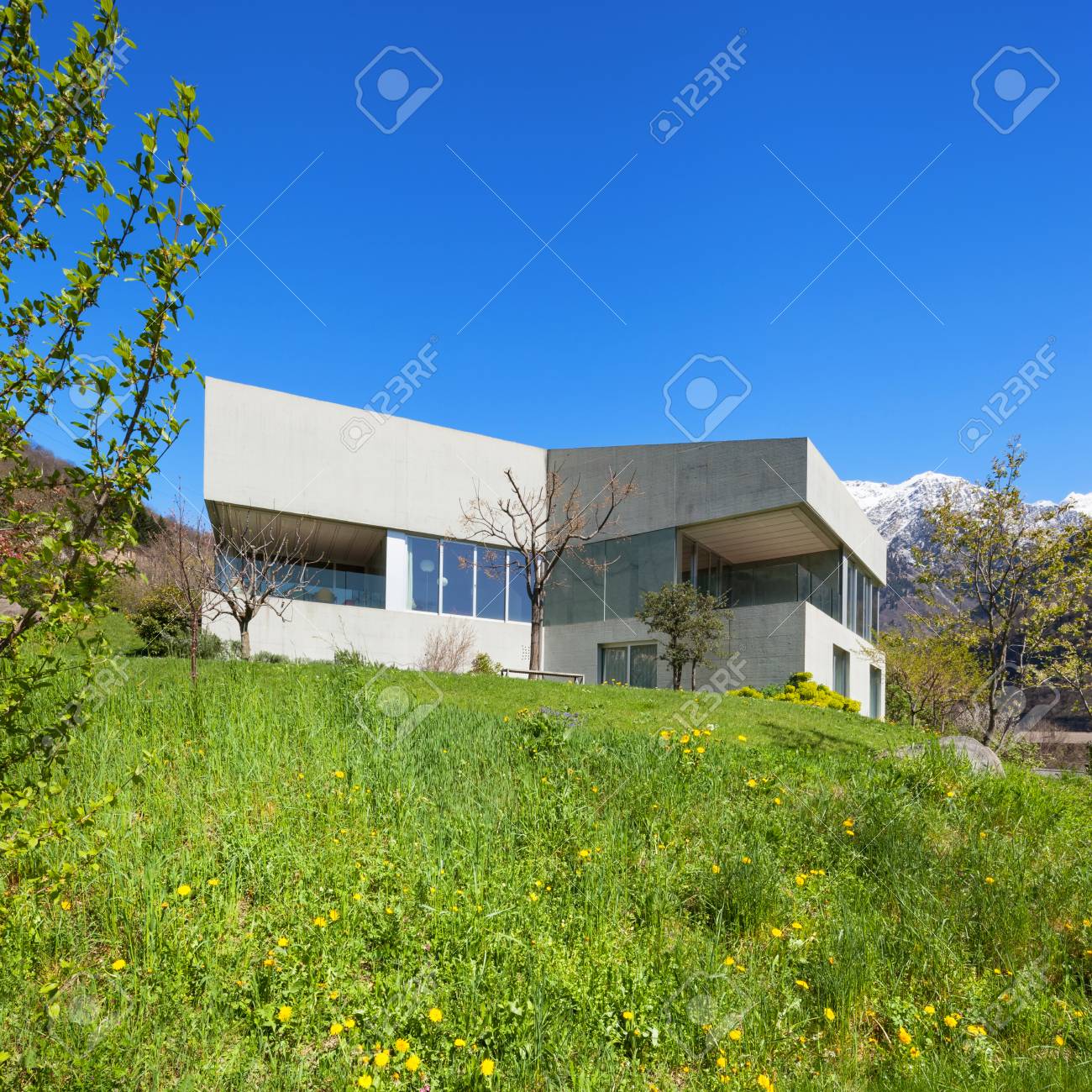 moderne architektonische entwürfe für häuser design moderner entwurf der architektur konkretes haus und wiese draußen standardbild 59000129 der konkretes und draußen moderne architektonische entwürfe für häuser design moderner entwurf der architektur konkretes haus und wiese draußen standardbild 59000129 der konkretes und draußen