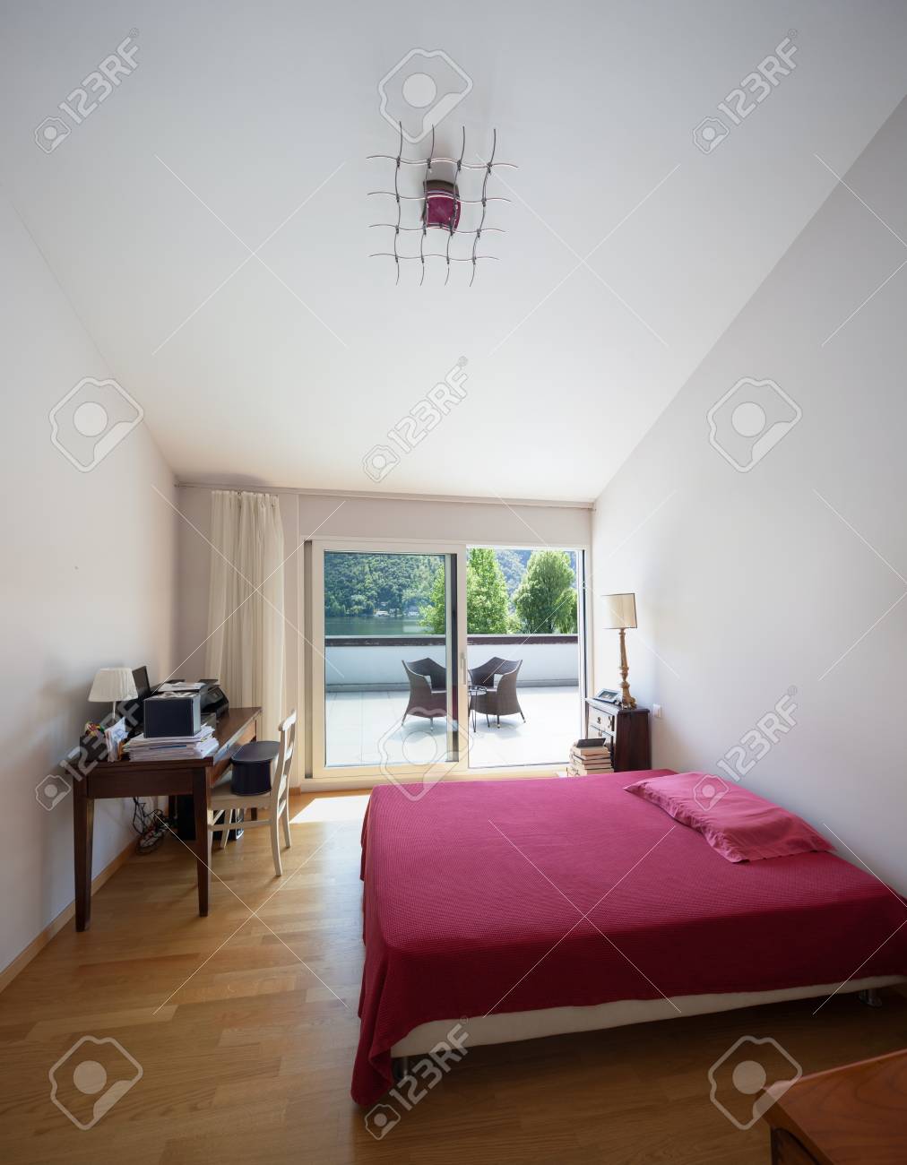 Dachgeschoss Schlafzimmer, Niemand Innen, Moderner Stil Lizenzfreie ... Dachgeschoss Schlafzimmer, Niemand Innen, Moderner Stil Lizenzfreie ...