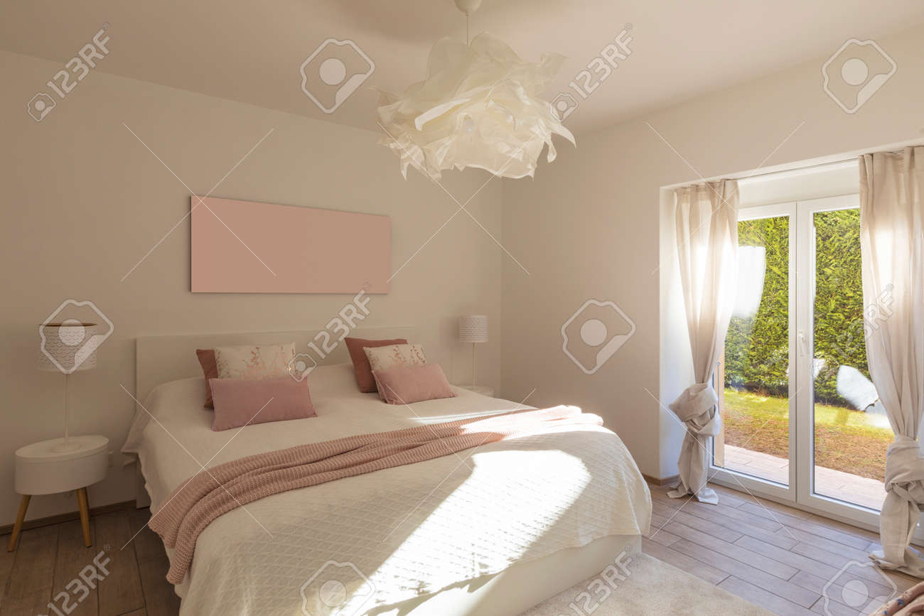 Modern, bright and luxury bedroom in design apartament. Fresh bed sheets and pillows above. Minimal and elegant. - 163079130 Modern, bright and luxury bedroom in design apartament. Fresh bed sheets and pillows above. Minimal and elegant. - 163079130