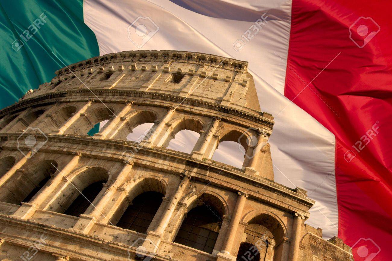 イタリア国旗を背景ローマ コロッセオ の写真素材 画像素材 Image