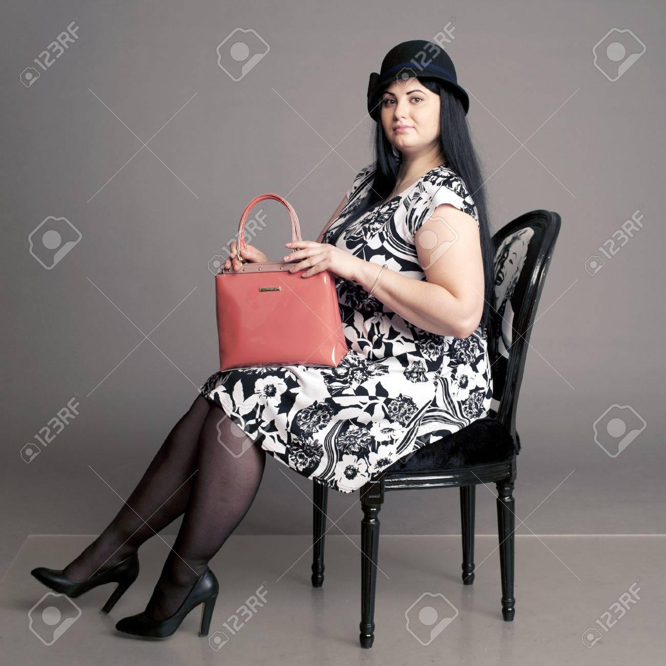 夏のドレス ドレス 小花 帽子 婦人帽子 レディース帽子の女性で女の子の帽子 の写真素材 画像素材 Image