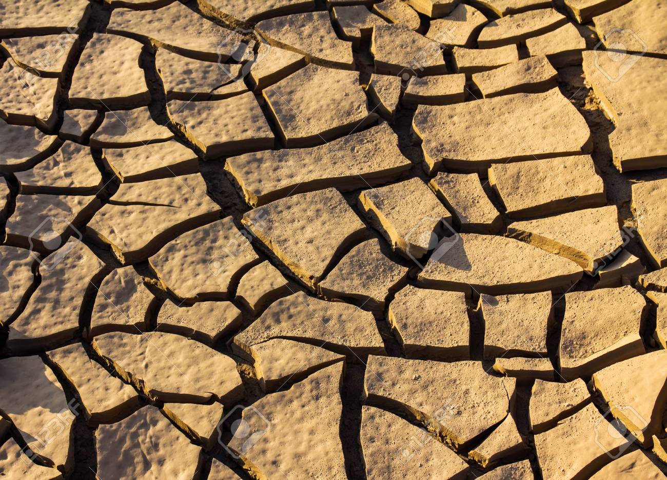 Chao Rachado Terra Seca Fundo De Chao Rachado Terra Rachada Seca Preenchendo O Quadro Como Plano De Fundo Fotos Retratos Imagenes Y Fotografia De Archivo Libres De Derecho Image 75244539