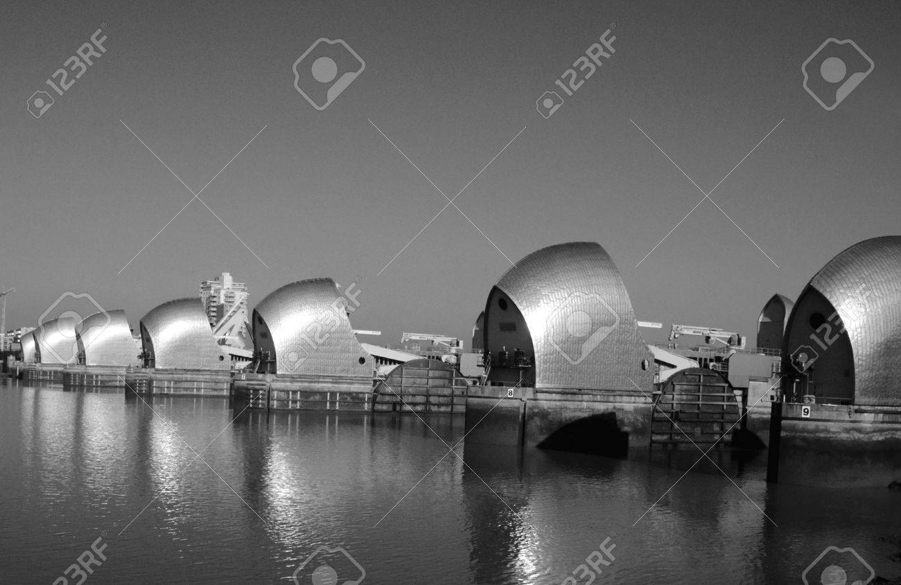 ロンドン川テムズ バリアー の写真素材 画像素材 Image ロンドン川テムズ バリアー の写真素材 画像素材 Image