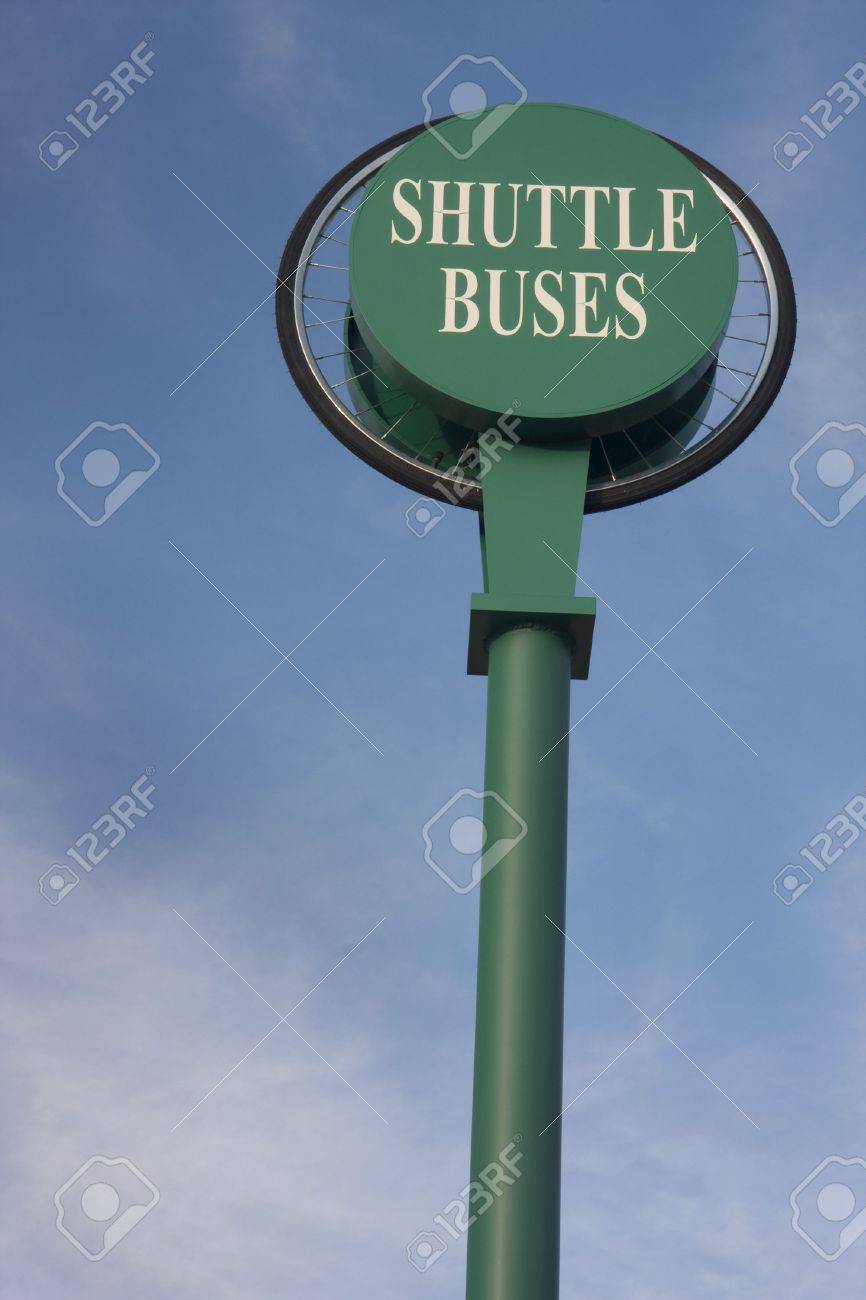 フォート コリンズ コロラド州立大学のキャンパスで自転車のホイールでバス停 の写真素材 画像素材 Image