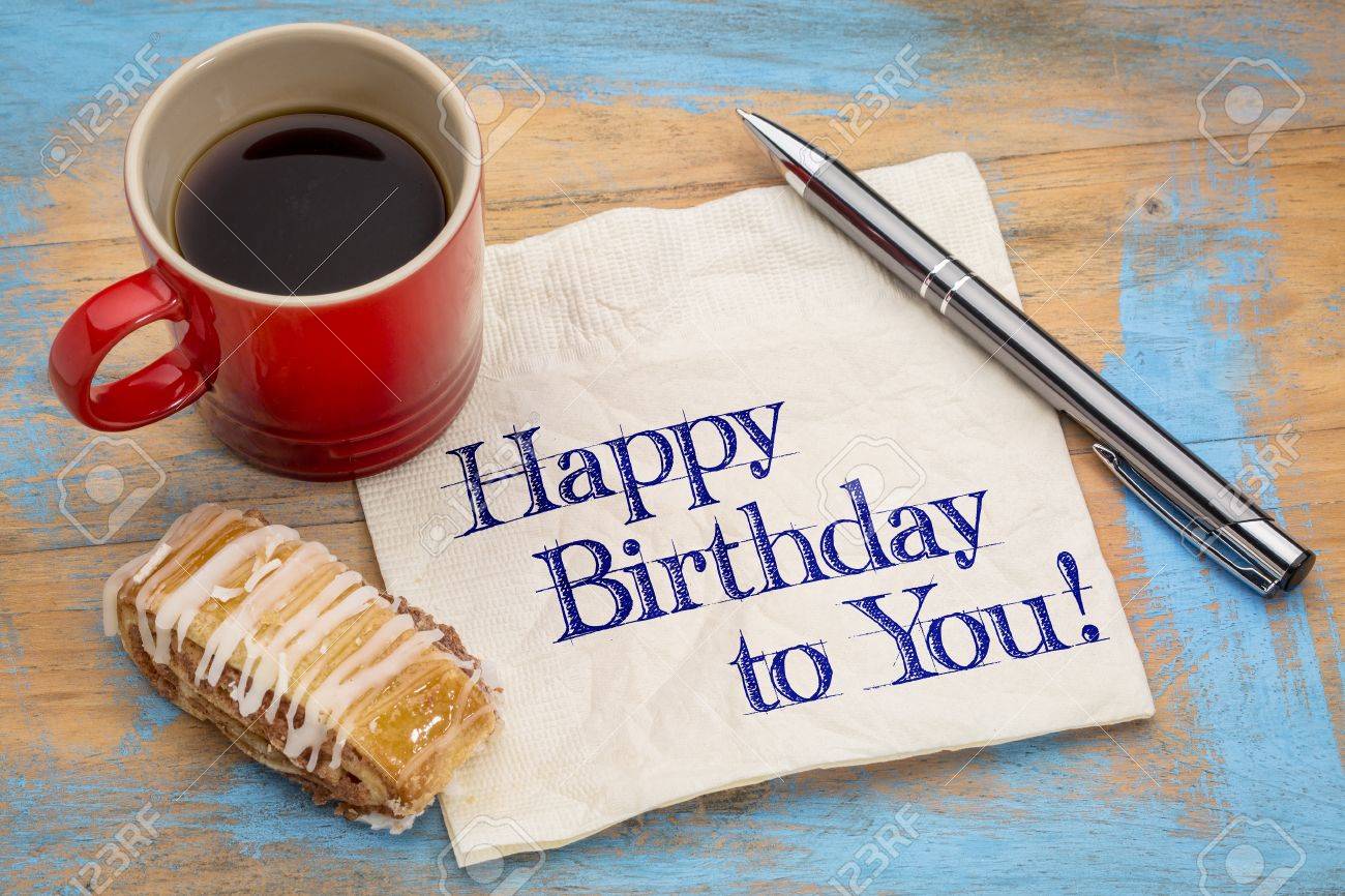 Joyeux Anniversaire A Vous Salutation Ecriture Manuscrite Sur Une Serviette Avec Une Tasse De Cafe Et De Biscuit Banque D Images Et Photos Libres De Droits Image Joyeux Anniversaire A Vous Salutation Ecriture Manuscrite Sur Une Serviette Avec Une Tasse De Cafe Et De Biscuit Banque D Images Et Photos Libres De Droits Image