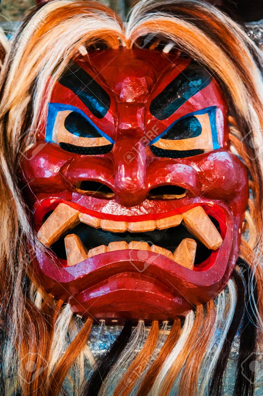 なまはげマスク 伝統的なジャイアント マスク 秋田県の古代文化 の写真素材 画像素材 Image