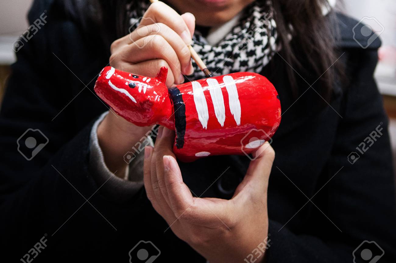 Gratuit Images Peinture Feminine Akabeko Jouet De Vache Mache Traditionnel En le plus cool salutations