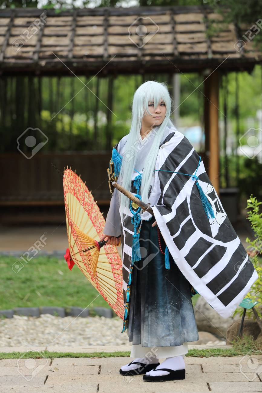 傘と戦国コスプレイヤー の写真素材 画像素材 Image