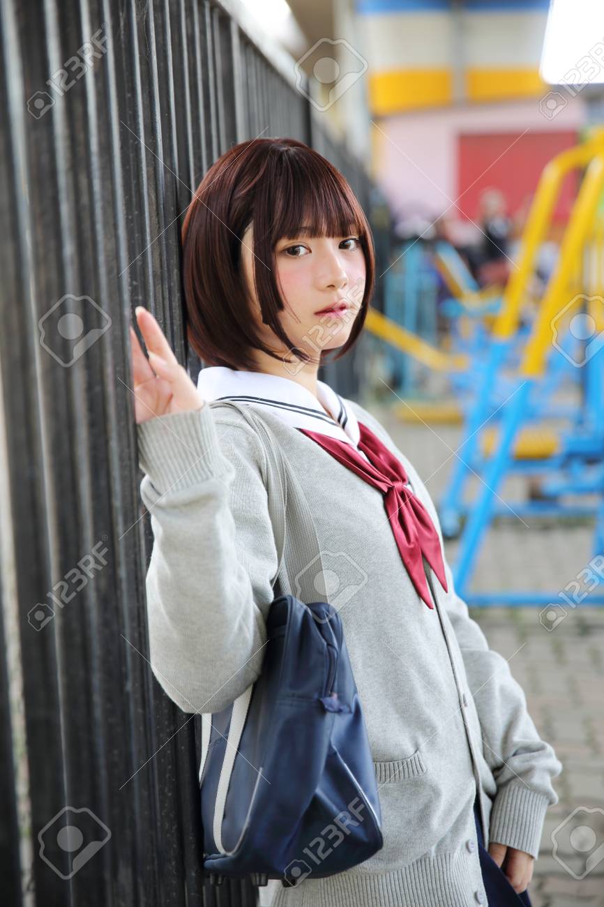 田舎　女子高 田舎公園のある日本の女子高生の肖像の写真素材・画像素材 Image 97788331