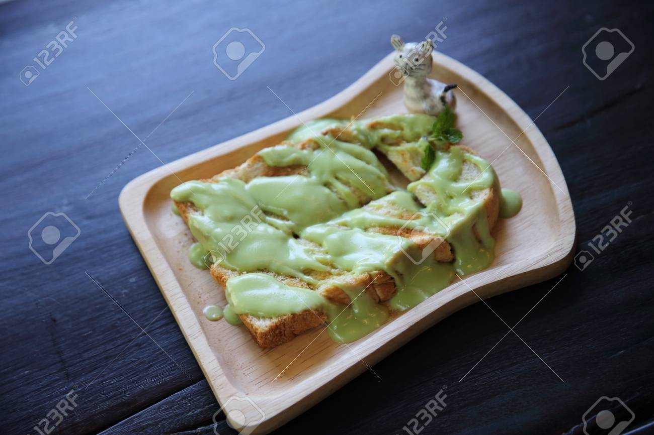 トーストに緑のタイの甘い料理茶碗蒸し の写真素材 画像素材 Image