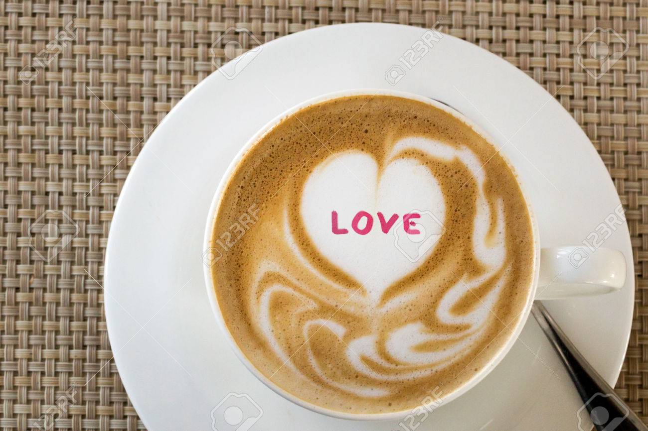 愛の心でカフェラテ アートという言葉 の写真素材 画像素材 Image