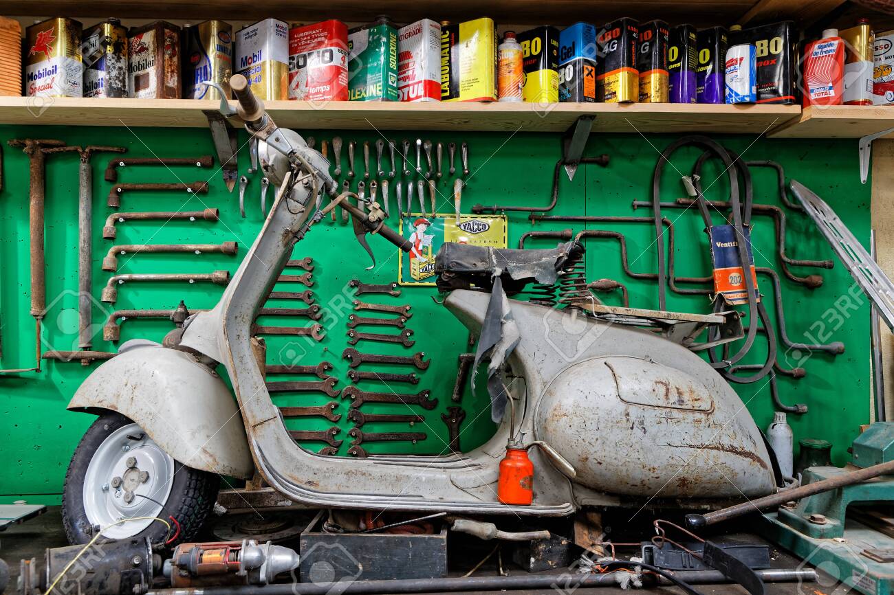 PIOLENC, FRANCE, SEPTEMBER 22, 2019 : Memories of old times of french road Nationale 7, also known as Route des vacances (The Holiday Route). - 130880630 PIOLENC, FRANCE, SEPTEMBER 22, 2019 : Memories of old times of french road Nationale 7, also known as Route des vacances (The Holiday Route). - 130880630