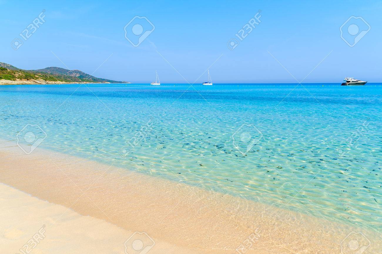 Azure Eau De Mer Sur La Plage De Saleccia Près De Saint Florent Corse France