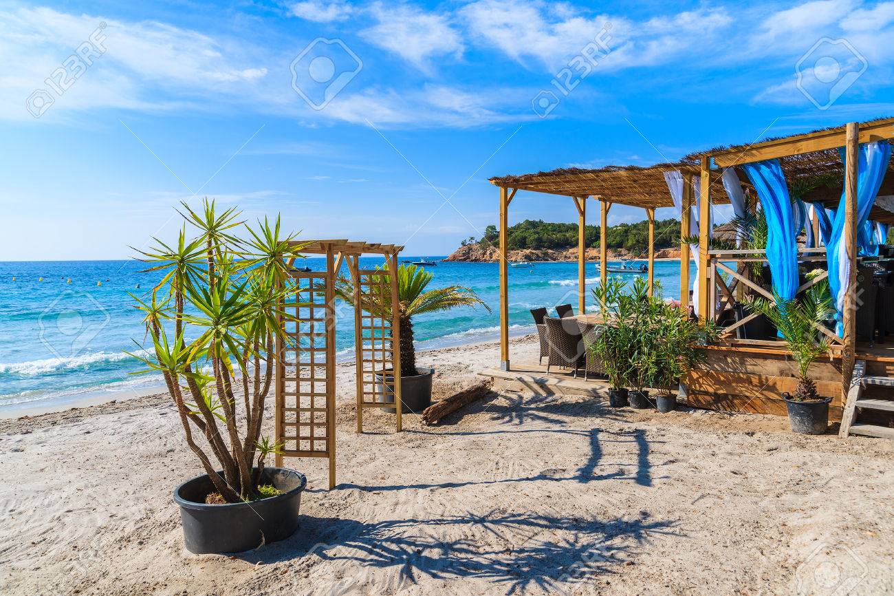 Bar à Café Sur La Plage De Palombaggia Le Jour Dété Ensoleillé île De Corse France