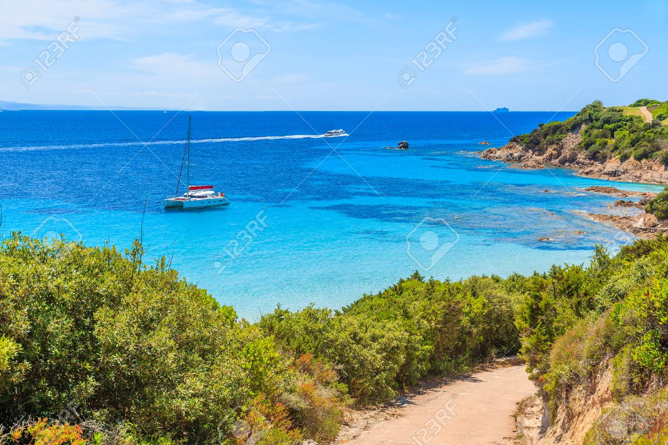 Chemin Plage Grand Sperone à Catamaran Bateau Sur Mer Dans Distance Corse île France