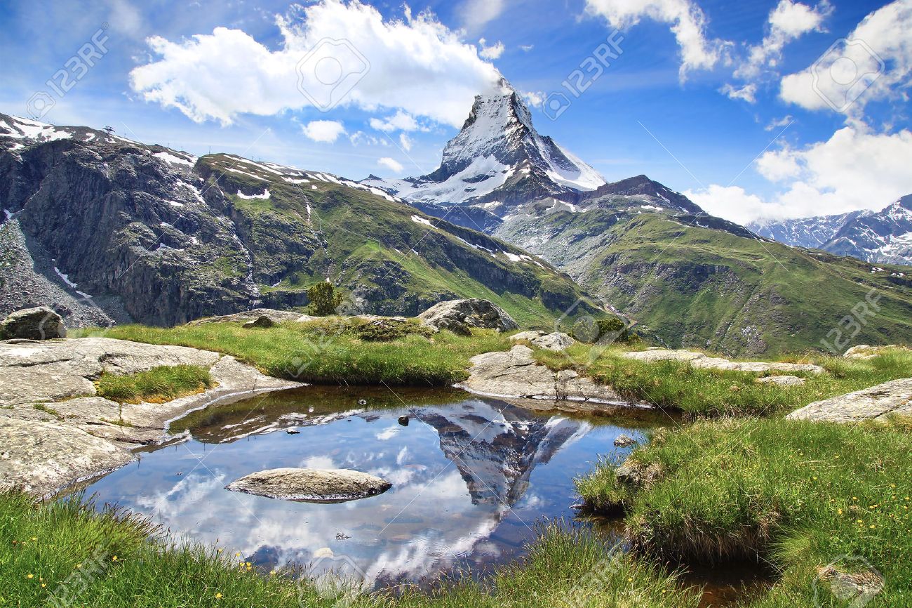 Stellisee 湖と美しい山の風景。スイス。の写真素材・画像素材 Image