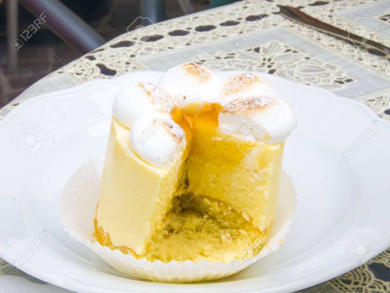 semifreddo mouse with meringue, peach ice cream and apricot jam - 145782239 semifreddo mouse with meringue, peach ice cream and apricot jam - 145782239
