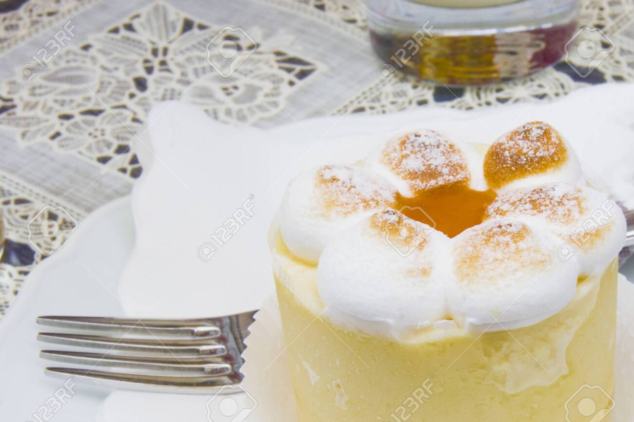 semifreddo mouse with meringue, peach ice cream and apricot jam - 145782241 semifreddo mouse with meringue, peach ice cream and apricot jam - 145782241