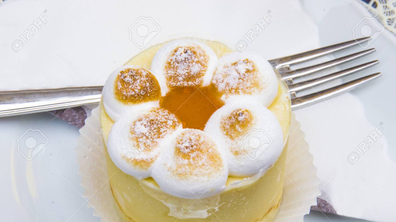 semifreddo mouse with meringue, peach ice cream and apricot jam - 145782244 semifreddo mouse with meringue, peach ice cream and apricot jam - 145782244