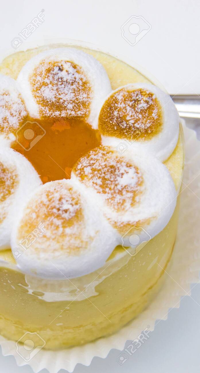 semifreddo mouse with meringue, peach ice cream and apricot jam - 145782247 semifreddo mouse with meringue, peach ice cream and apricot jam - 145782247