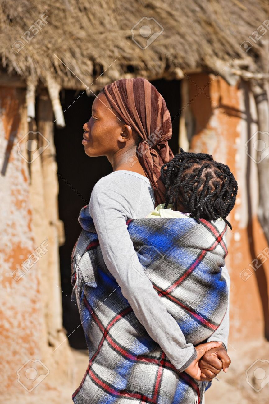 african mother carry child