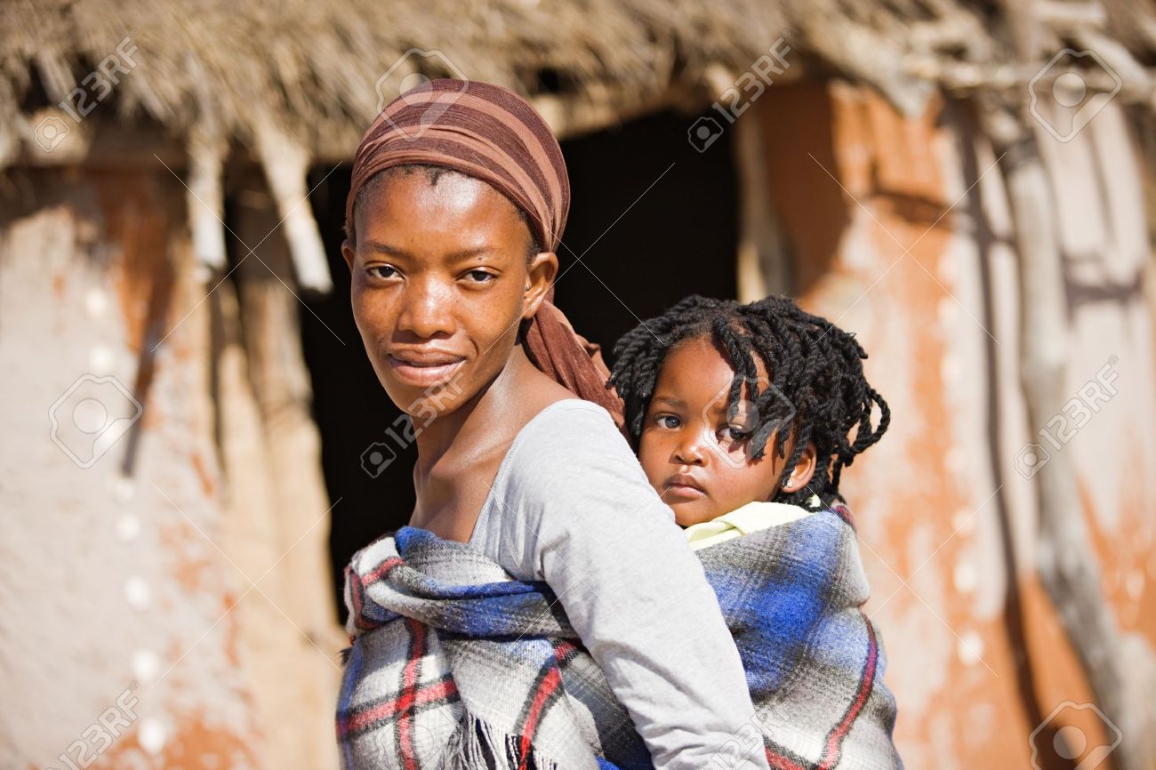 african mother carry child