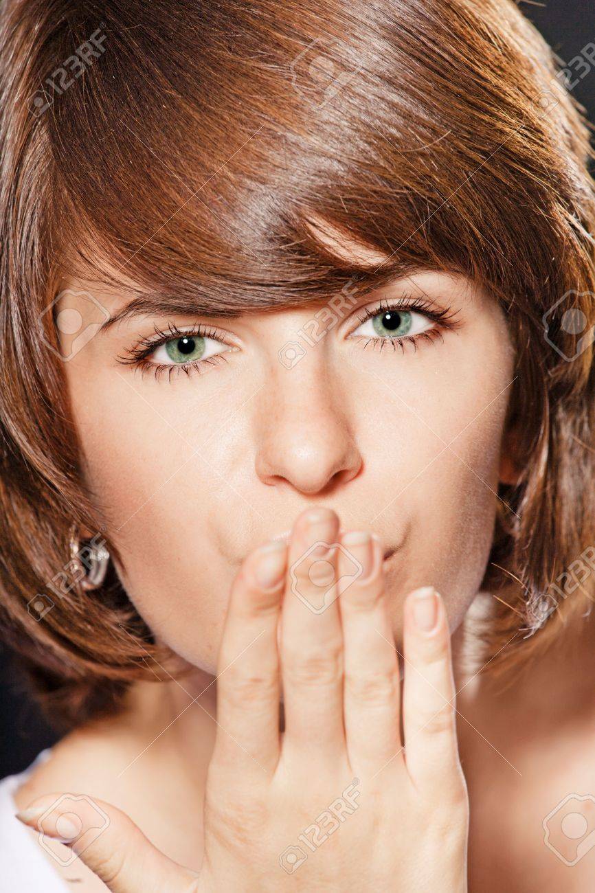 若い可愛い女の子フェラ キスを作る の写真素材 画像素材 Image