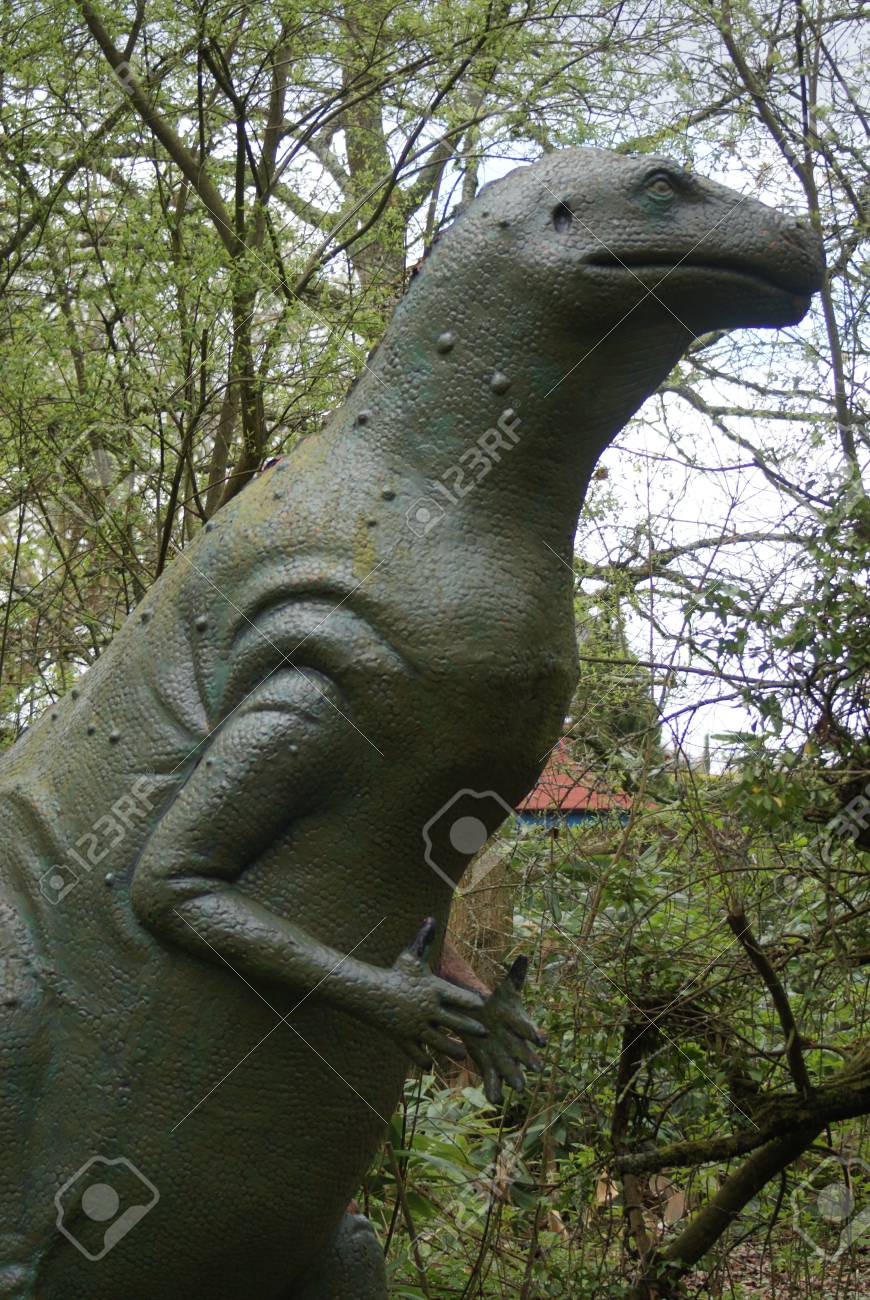 iguanadon large carnivorous dinosaur
