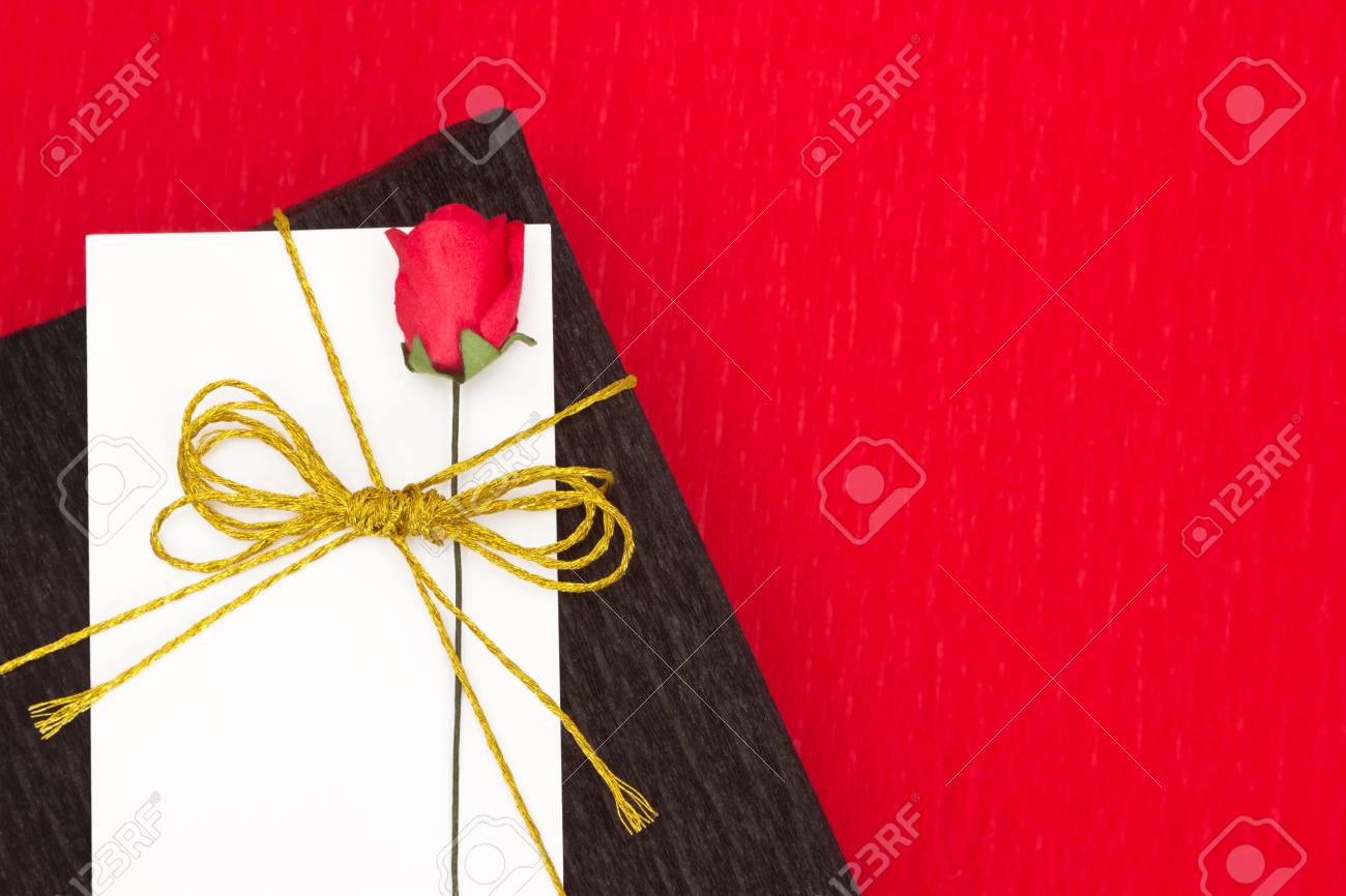 おしゃれなラッピング ギフト カードと花 の写真素材 画像素材 Image おしゃれなラッピング ギフト カードと花 の写真素材 画像素材 Image