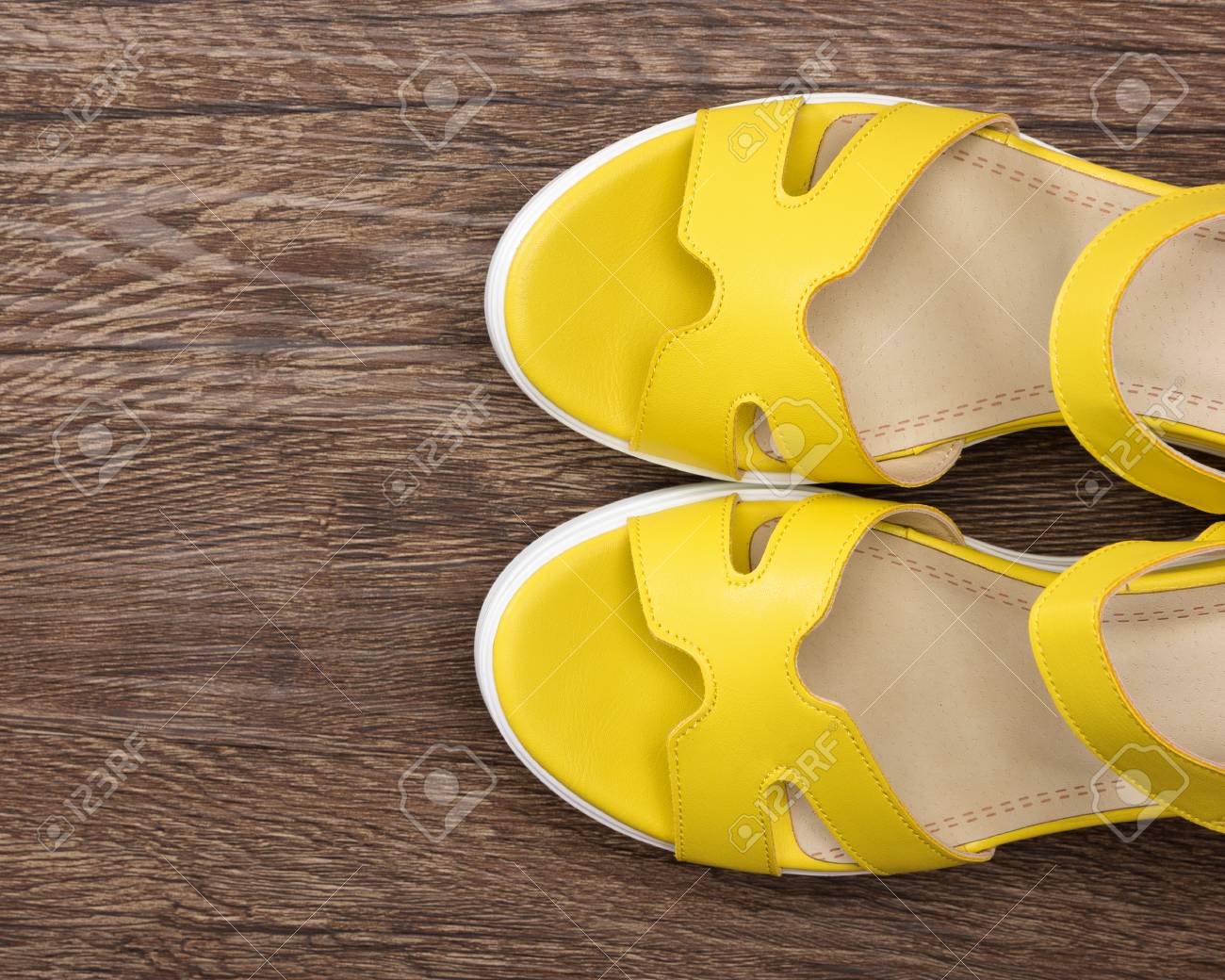 sandale compensee jaune